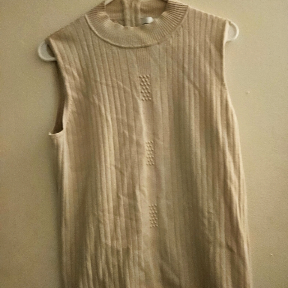 Large Sleeveless Ribbed Knit Top - Cream